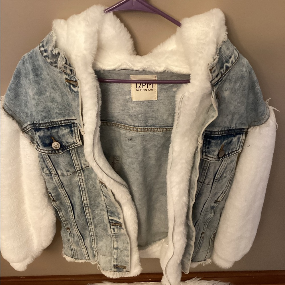 Jean Jacket Faux Fur Hood and Sleeves NEW! - Picture 14 of 15